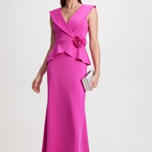 Chic Fuchsia Maxi Dress with Floral Detail